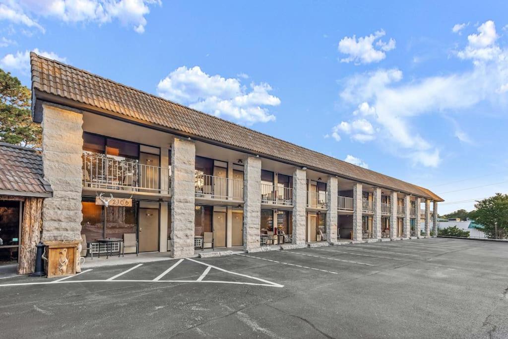 Stonegate Lodge King Bed, Wifi, 50In Tv, Fire Pit, Salt Water Pool Room # 310 Eureka Springs Εξωτερικό φωτογραφία
