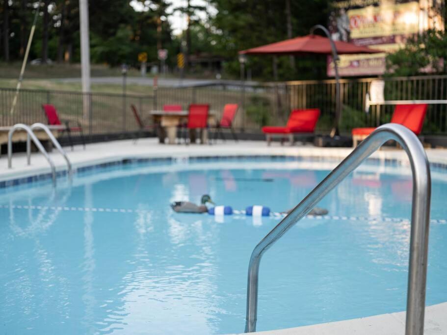 Stonegate Lodge King Bed, Wifi, 50In Tv, Fire Pit, Salt Water Pool Room # 310 Eureka Springs Εξωτερικό φωτογραφία