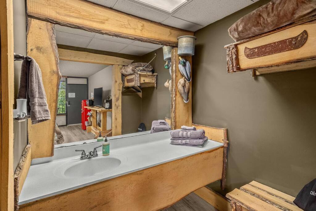 Stonegate Lodge King Bed, Wifi, 50In Tv, Fire Pit, Salt Water Pool Room # 310 Eureka Springs Εξωτερικό φωτογραφία