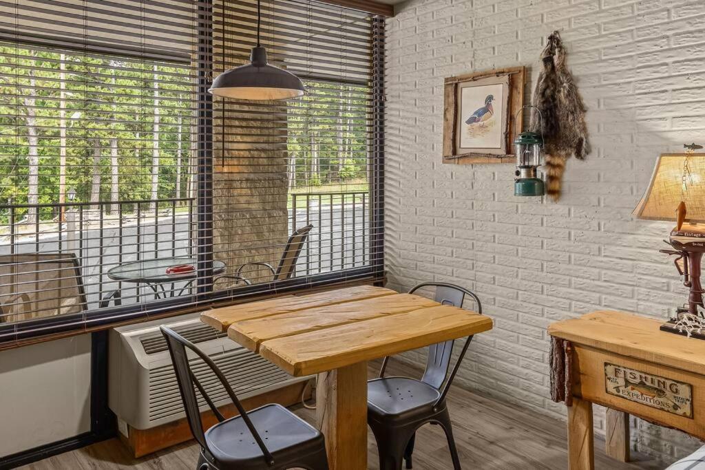 Stonegate Lodge King Bed, Wifi, 50In Tv, Fire Pit, Salt Water Pool Room # 310 Eureka Springs Εξωτερικό φωτογραφία